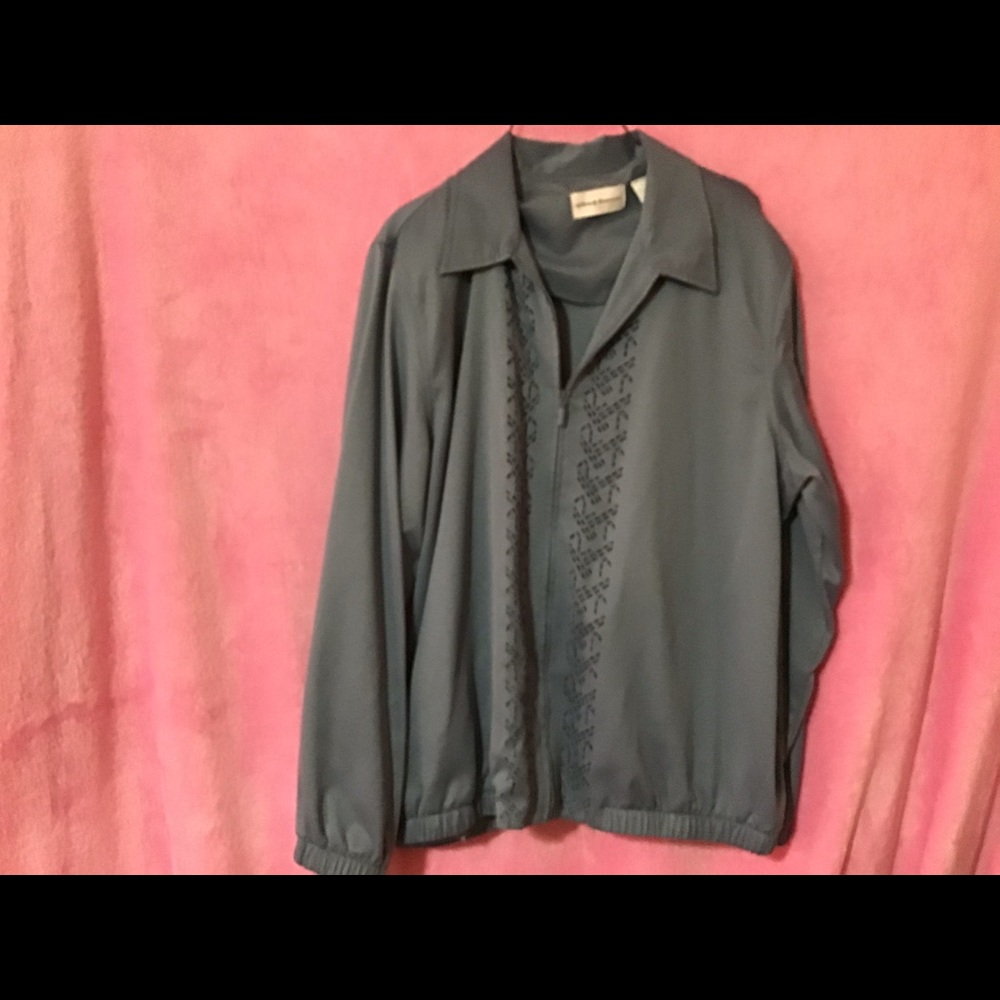 Very nice and lightweight jacket with embroidery